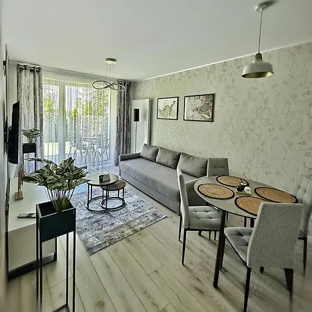 Apartament Whiteblue Kolobrzeg Z Duzym Ogrodkiem - 100 M Od Plazy! Whiteblue Kolberg Apartment Mit Grossem Garten - 100 M Vom Strand Entfernt! Whiteblue Kolobrzeg Apartman S Velkou Zahradou - 100 M Od Plaze! Exterior photo