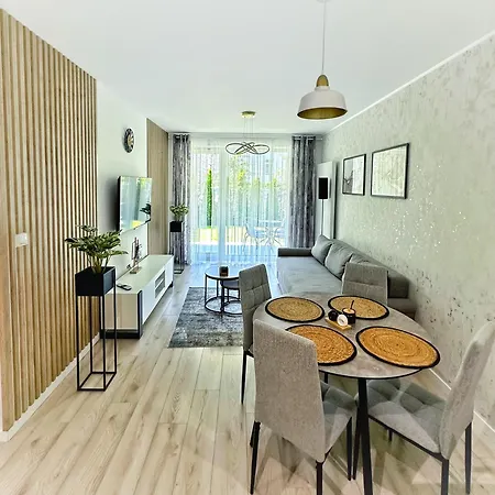 Apartament Whiteblue Kolobrzeg Z Duzym Ogrodkiem - 100 M Od Plazy! Whiteblue Kolberg Apartment Mit Grossem Garten - 100 M Vom Strand Entfernt! Whiteblue Kolobrzeg Apartman S Velkou Zahradou - 100 M Od Plaze! Exterior photo