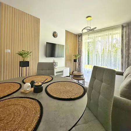 Apartament Whiteblue Kolobrzeg Z Duzym Ogrodkiem - 100 M Od Plazy! Whiteblue Kolberg Apartment Mit Grossem Garten - 100 M Vom Strand Entfernt! Whiteblue Kolobrzeg Apartman S Velkou Zahradou - 100 M Od Plaze! Exterior photo